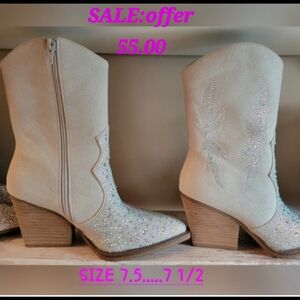 Very G irridescent Rhinestone details,very Lite Grey Suede Bootie Boots 7.5